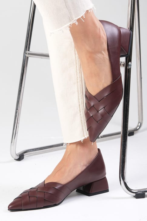 حذاء بكعب قصير - لون بورغندي