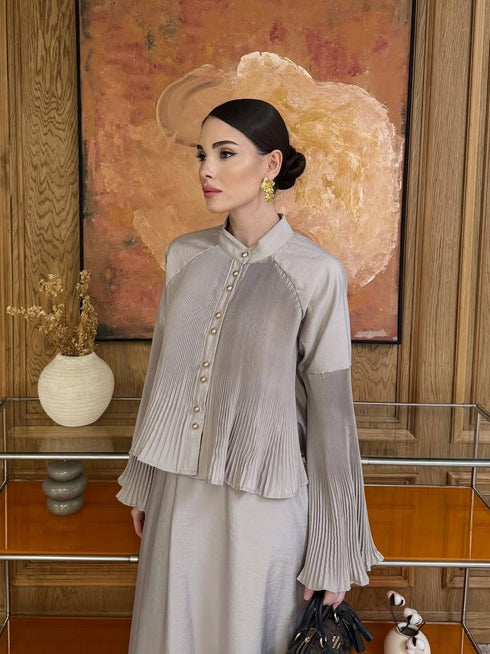 طقم تنورة وقميص لون بيج