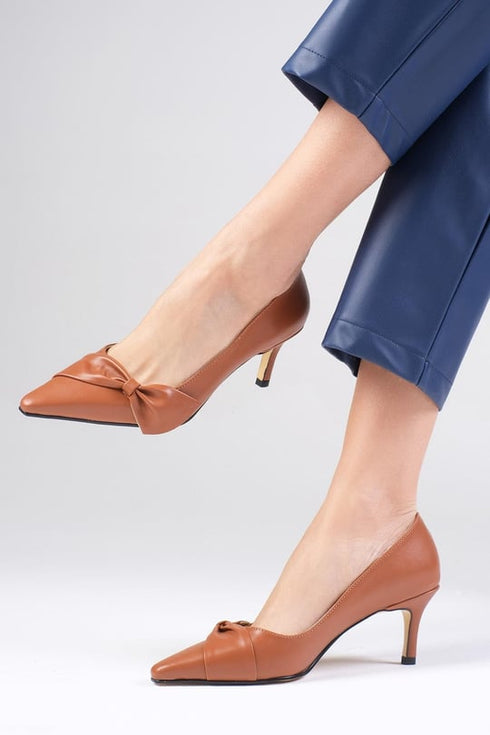 حذاء كعب عالي لون عسلي