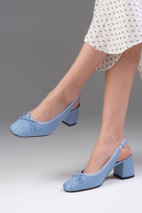 حذاء بكعب قصير لون أزرق سماوي