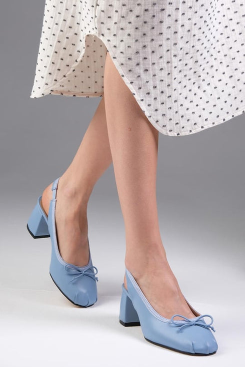 حذاء بكعب قصير لون أزرق سماوي