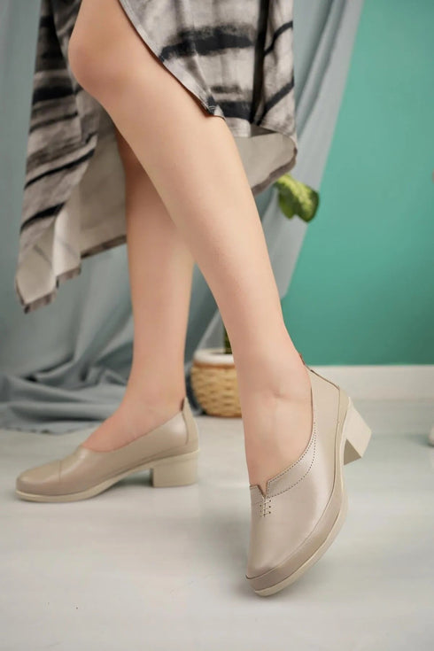 حذاء من الجلد الحقيقي لون بيج