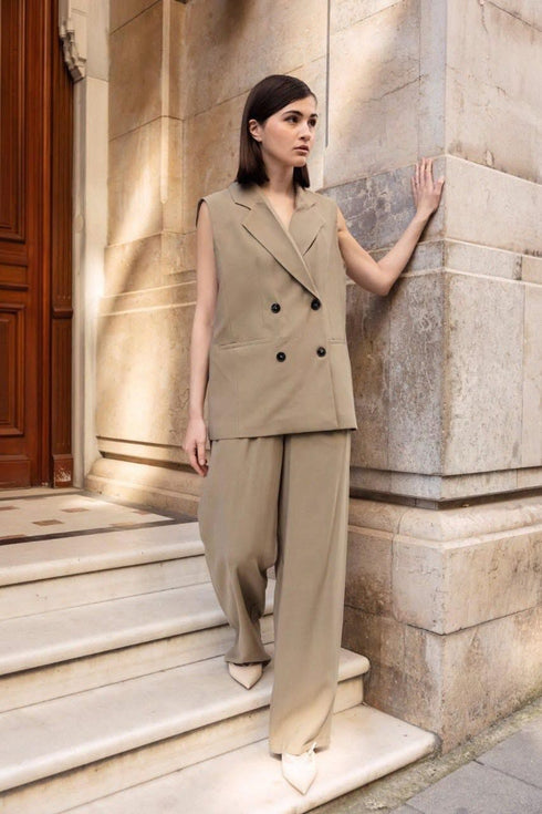 طقم ڤيست/ بنطلون باللون البيج
