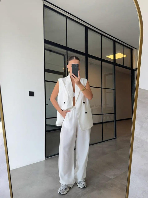 طقم ڤيست/ بنطلون باللون الأبيض