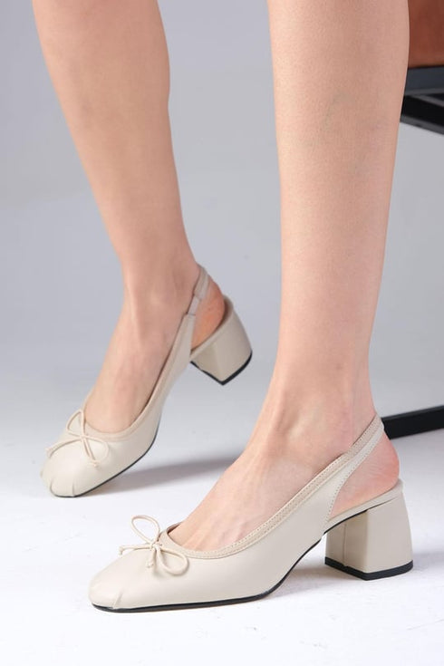 حذاء بكعب قصير لون بيج