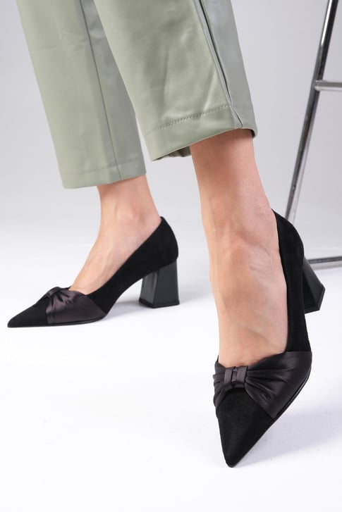 حذاء بكعب عالي لون أسود