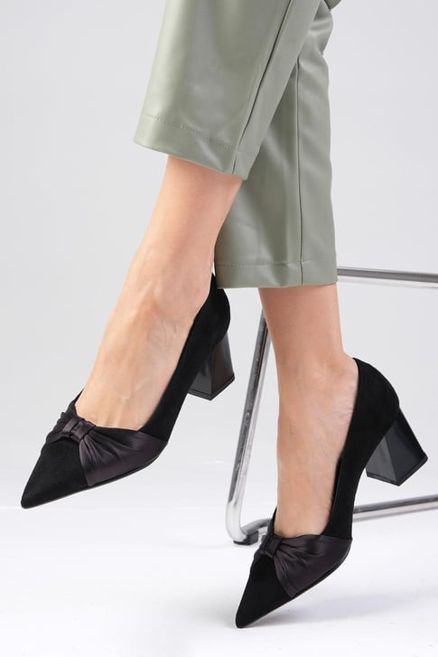 حذاء بكعب عالي لون أسود