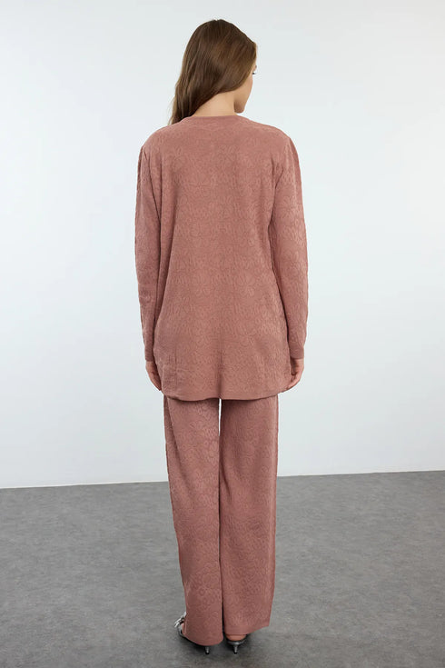 طقم نسائي تريكو بأزرار من اللؤلؤ - وردي