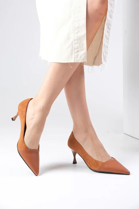 حذاء بكعب لون عسلي