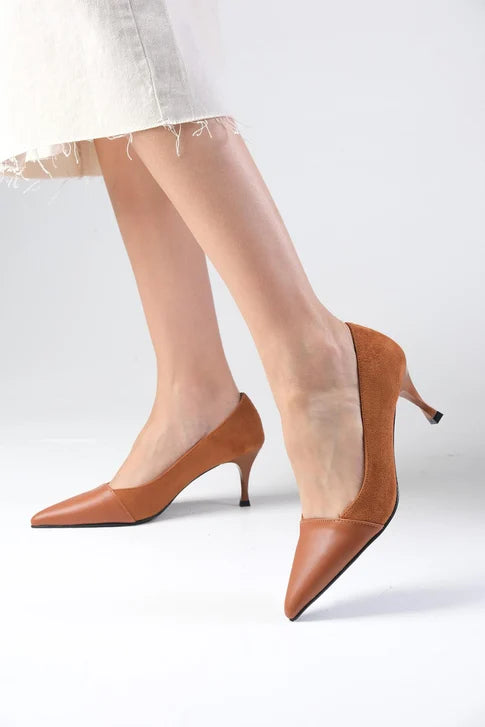 حذاء بكعب لون عسلي