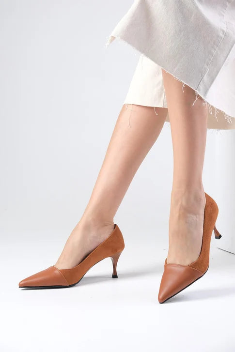 حذاء بكعب لون عسلي