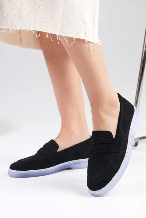 حذاء لوفر باللون الأسود