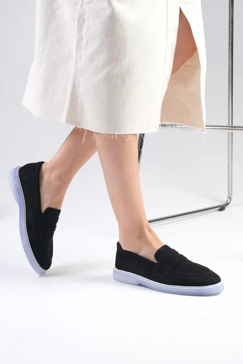 حذاء لوفر باللون الأسود