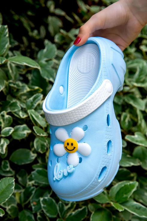 سليبر نسائي أزرق مريح للطبيبات والممرضات