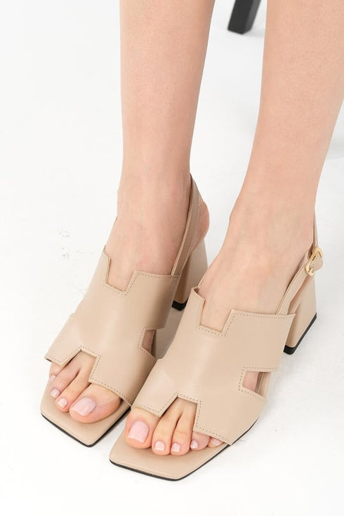صندل بكعب لون بيج