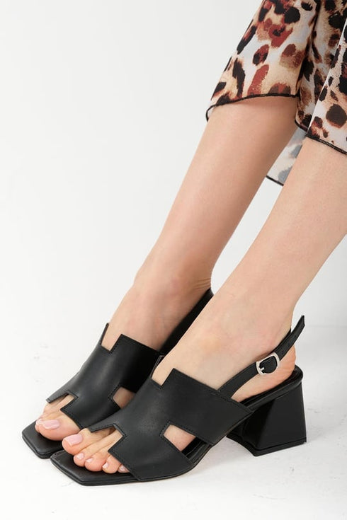 صندل بكعب لون أسود