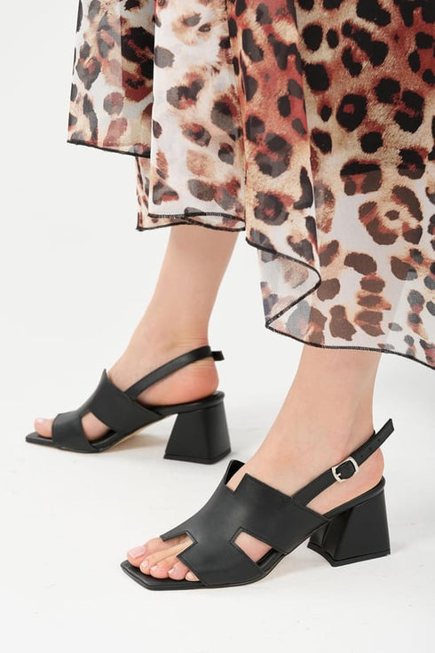 صندل بكعب لون أسود