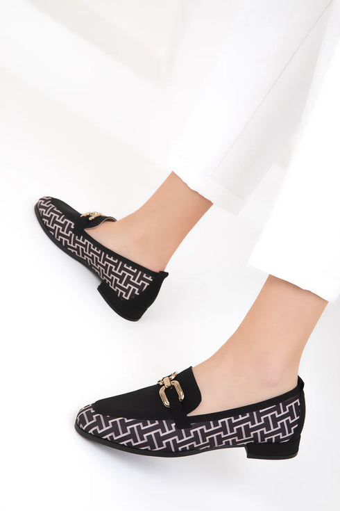 حذاء كاجوال نسائي أسود