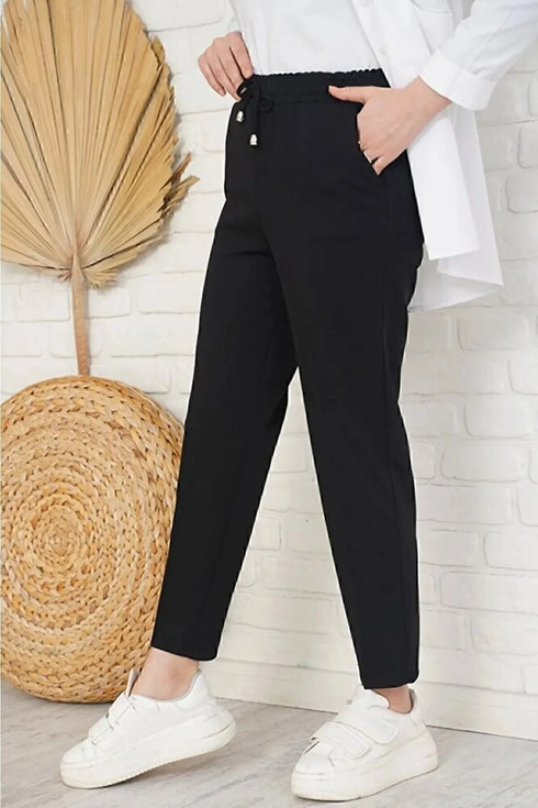 بنطلون نسائي باللون الأسود