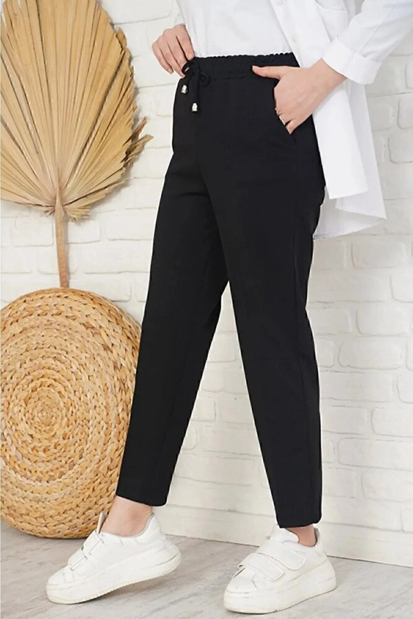 بنطلون نسائي باللون الأسود