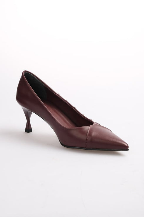 حذاء بكعب عالي بلون بوردو