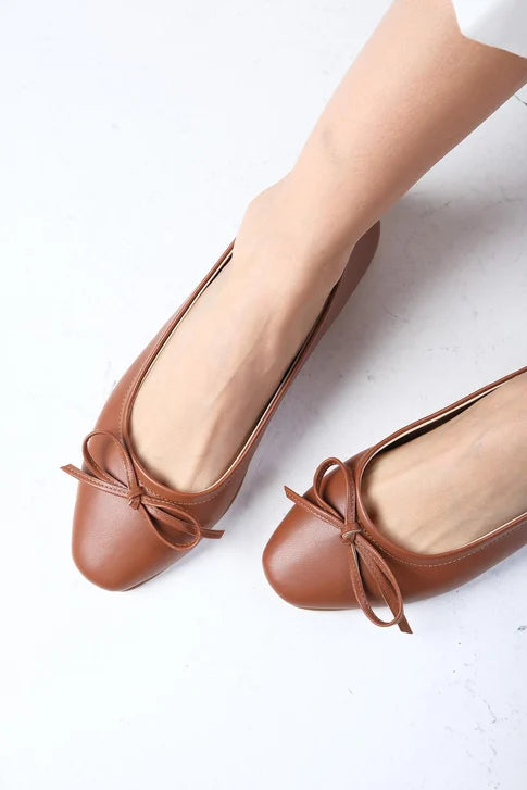 حذاء باليرينا بلون عسلي