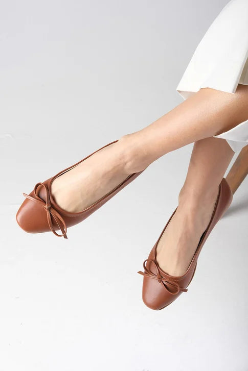 حذاء باليرينا بلون عسلي