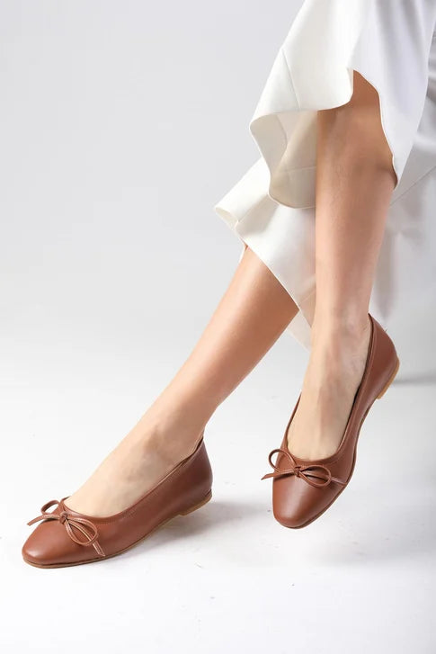 حذاء باليرينا بلون عسلي