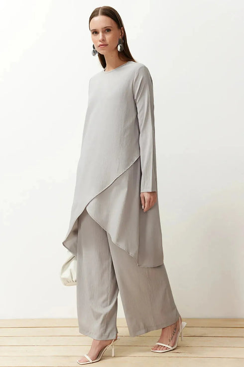 طقم بنطال و تونيك باللون الرمادي