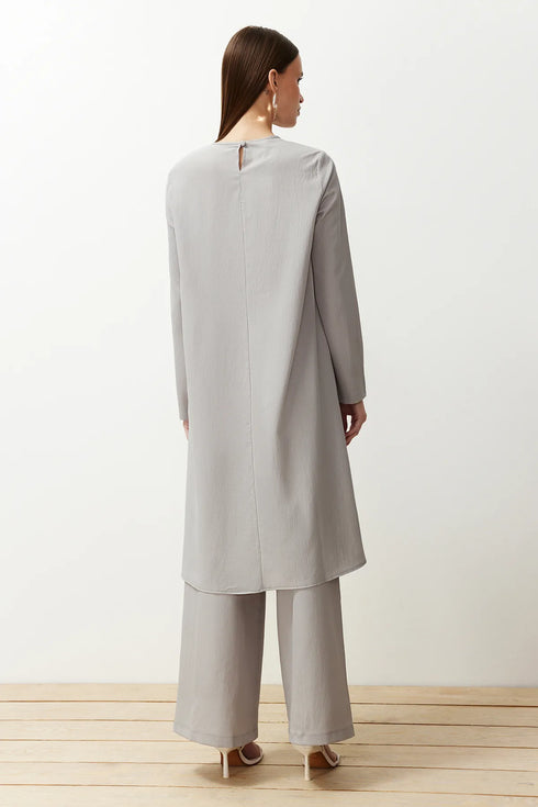 طقم بنطال و تونيك باللون الرمادي