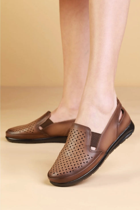 حذاء كاجوال بكعب قصير من الجلد الحقيقي