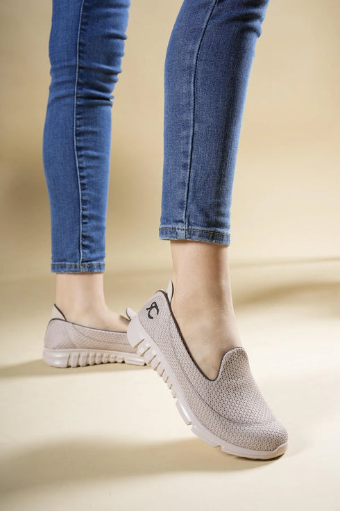 حذاء رياضي نسائي - بيج