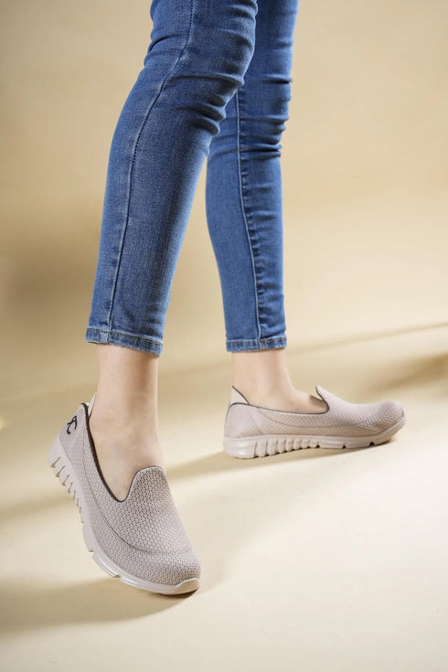 حذاء رياضي نسائي - بيج