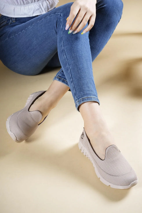 حذاء رياضي نسائي - بيج