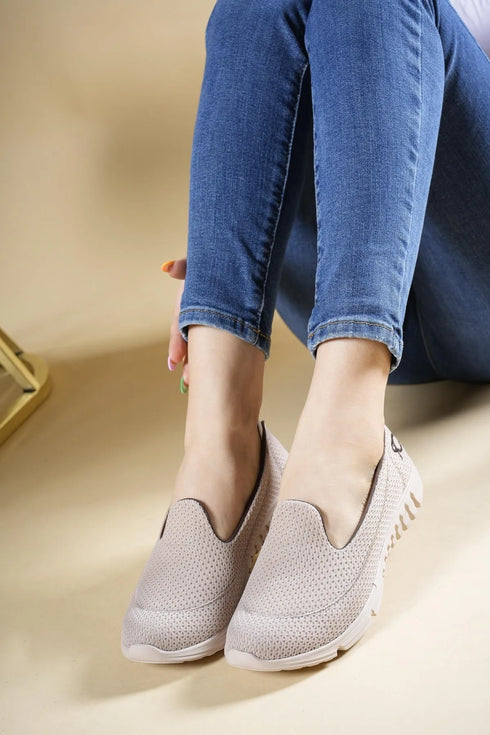 حذاء رياضي نسائي - بيج