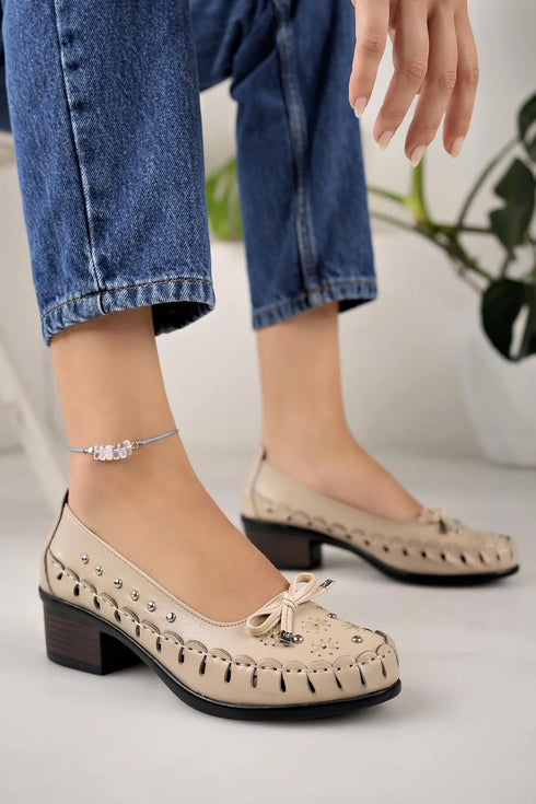 حذاء من الجلد الحقيقي لون بيج