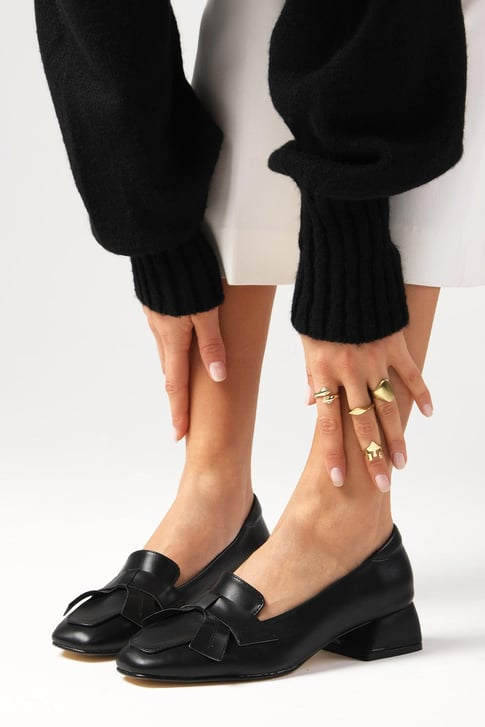 حذاء بكعب قصير لون أسود