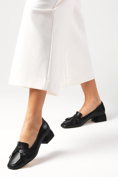 حذاء بكعب قصير لون أسود