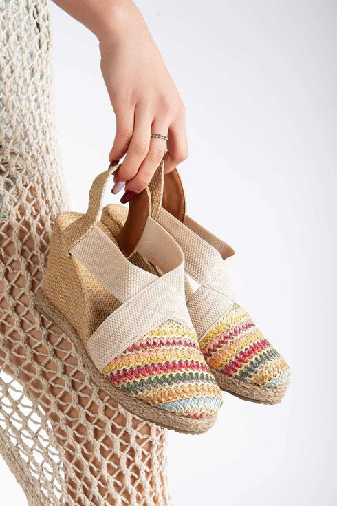 صندل نسائي ملون بكعب روكي