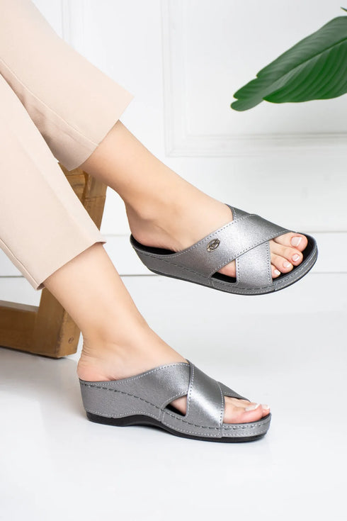 سليبر يومي للنساء لون رصاصي