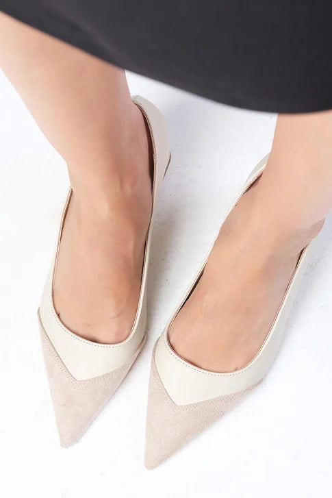 حذاء نسائي بكعب عالي لون بيج