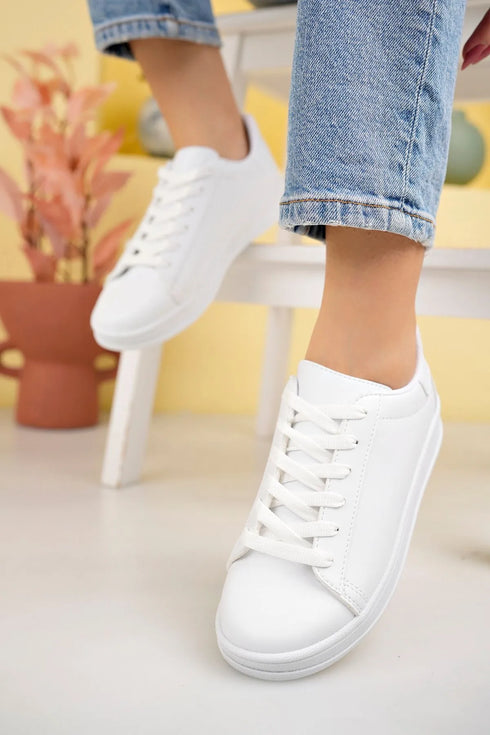 حذاء رياضي كاجوال لون أبيض