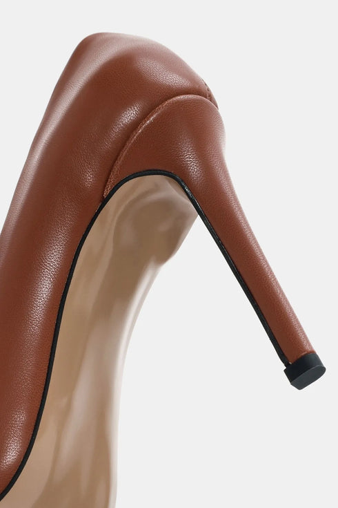 حذاء نسائي بكعب عالي باللون العسلي