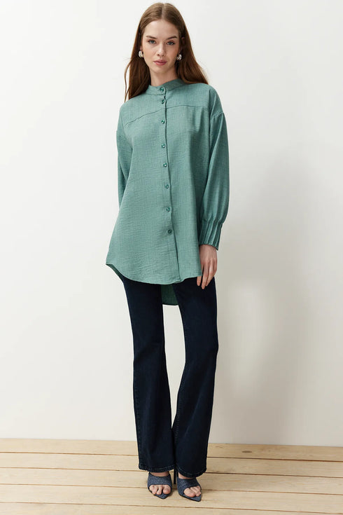 قميص من الكتان باللون الاخضر النعناعي