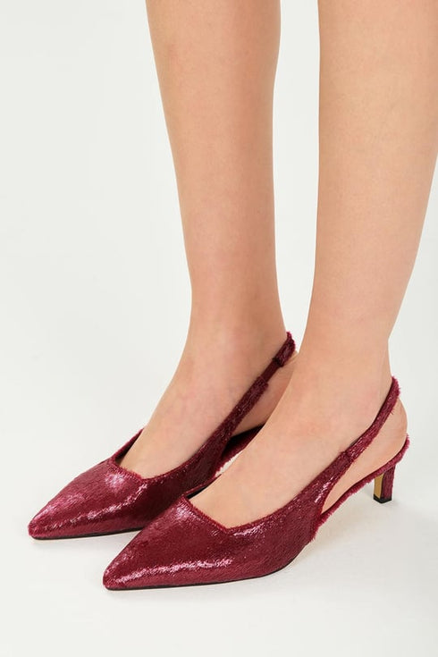 حذاء كعب عالي باللون البوردو