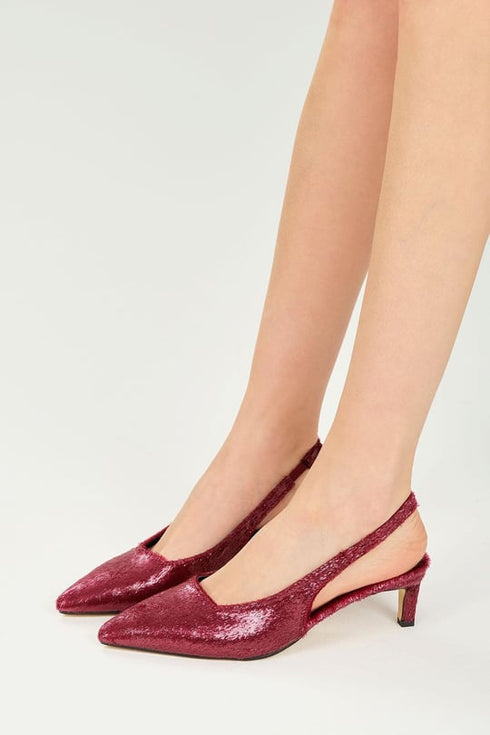 حذاء كعب عالي باللون البوردو