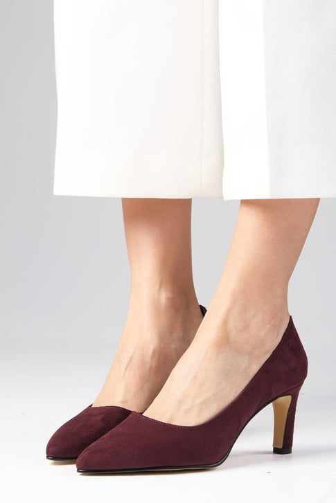 حذاء كعب متوسط من الشامواه باللون البوردو