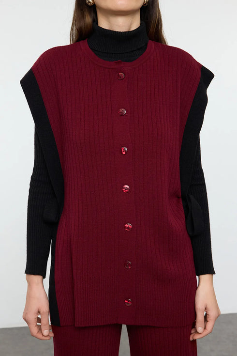 طقم تريكو باللون الخمري