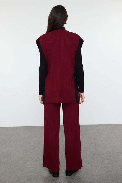 طقم تريكو باللون الخمري