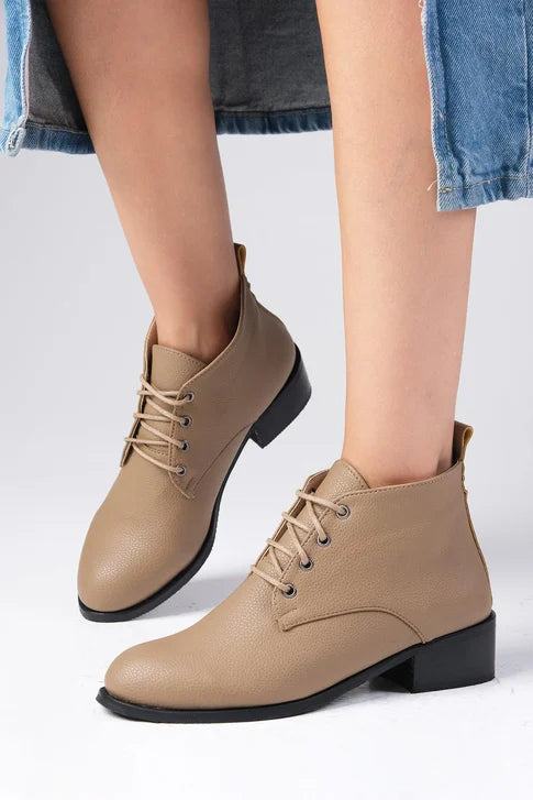 جزمة قصيرة بلون المنك